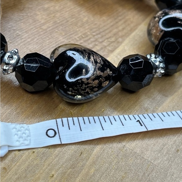 Black Heart Acrylic Bracelet Stretchable - Picture 2 of 4